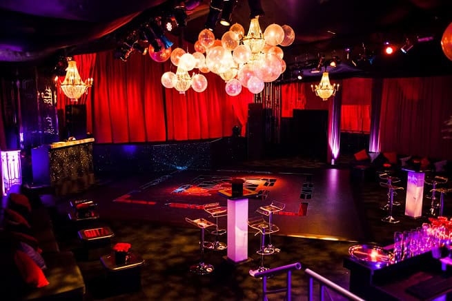 Features a wedding venue needs in 2016-008
